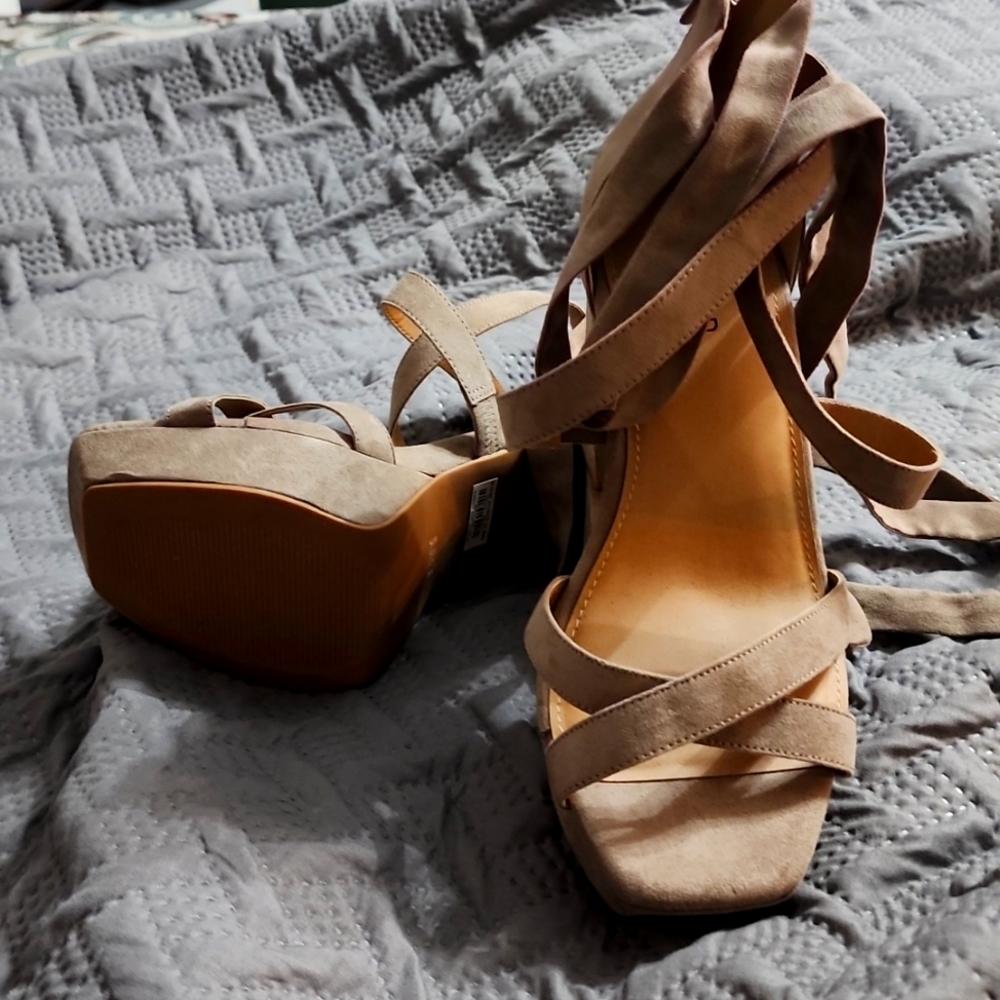 NWT Faux Suede Taupe Laceup Platform heels Torrid Sz 9.5